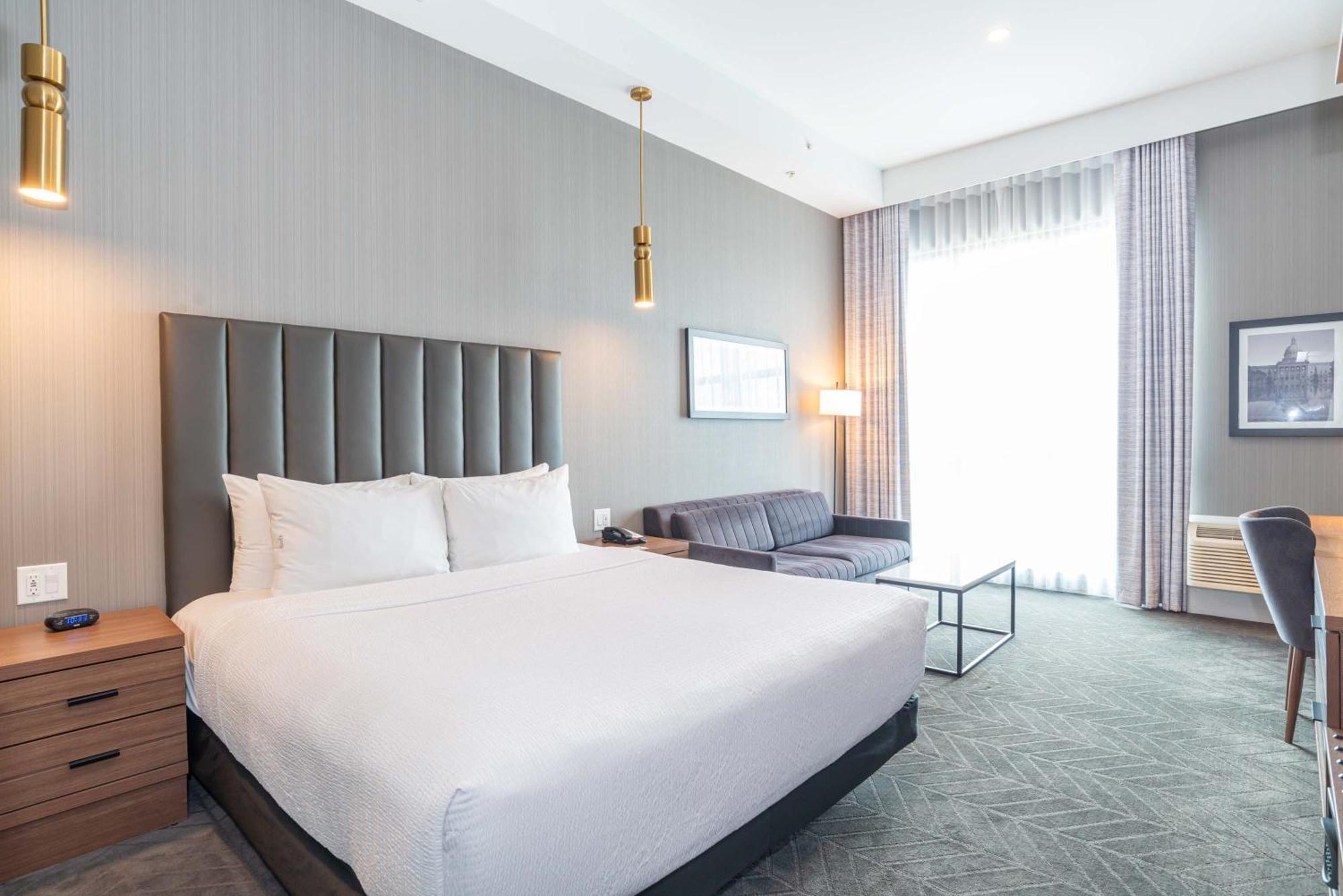Sandman Signature Sherwood Park Hotel Extérieur photo