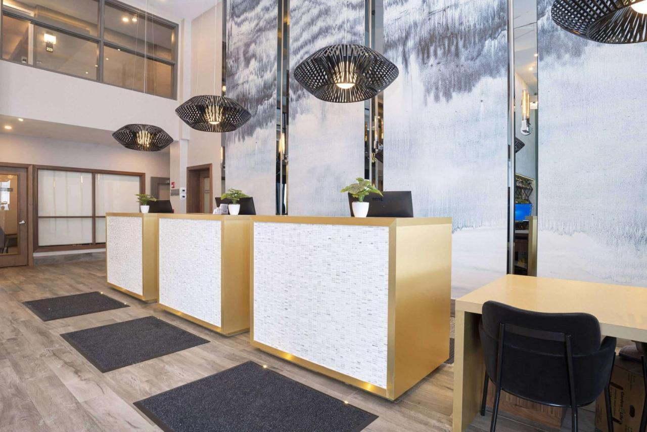 Sandman Signature Sherwood Park Hotel Extérieur photo